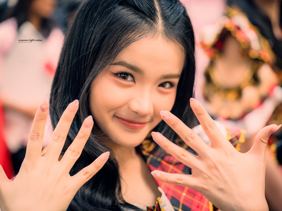 ERN0821's tweet photo. 260920 – Music Video Shooting "Ayo Senyumlah"

🌸 new nail art for the new single ˚˖𓍢ִ໋❀ 💅

#Erine #エリン #JKT48 https://t.co/8NDGW3MJrf