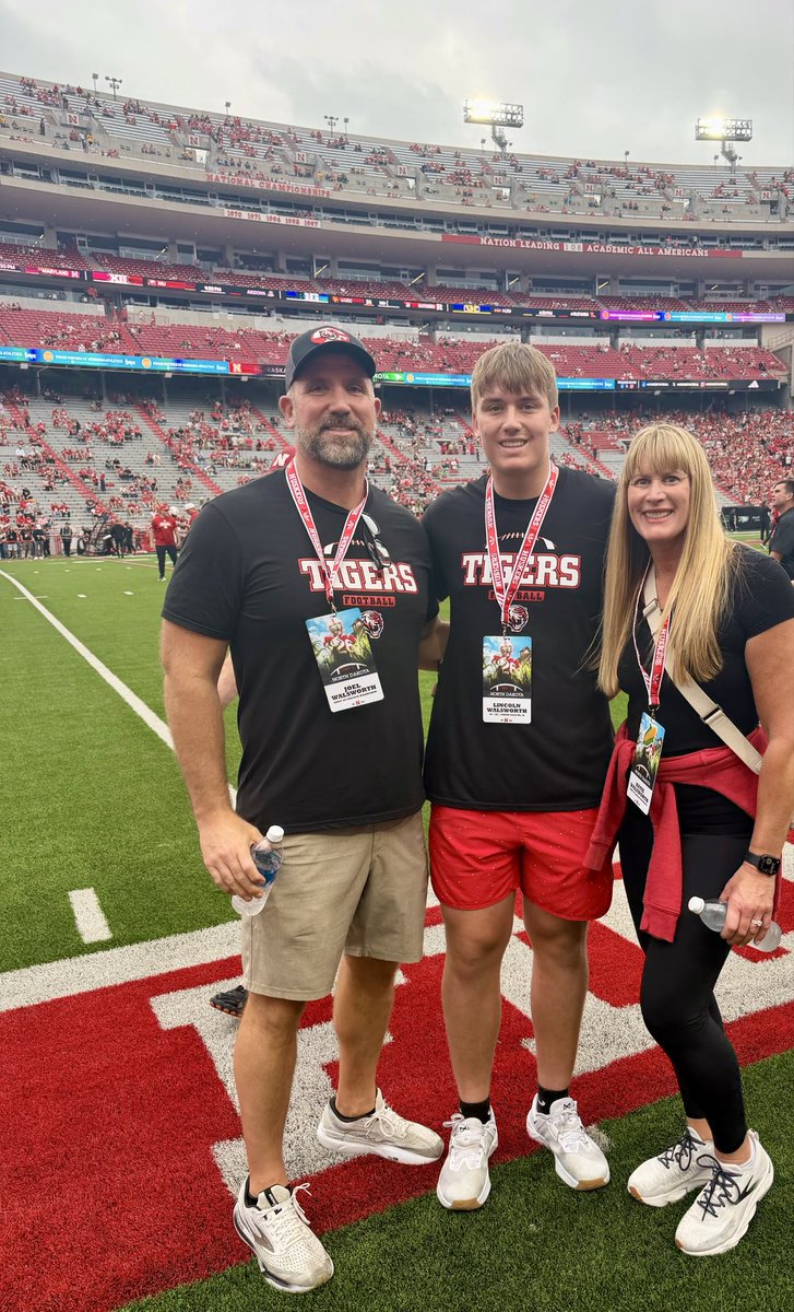 LincolnWal2029's tweet photo. All glory to God! After a great day in Lincoln, I’m blessed to receive an offer from the University of Nebraska! @GeepWade @s_kwilli32 @coachedfoley @RossP71 @TheStrengthU https://t.co/3oRN0597EV