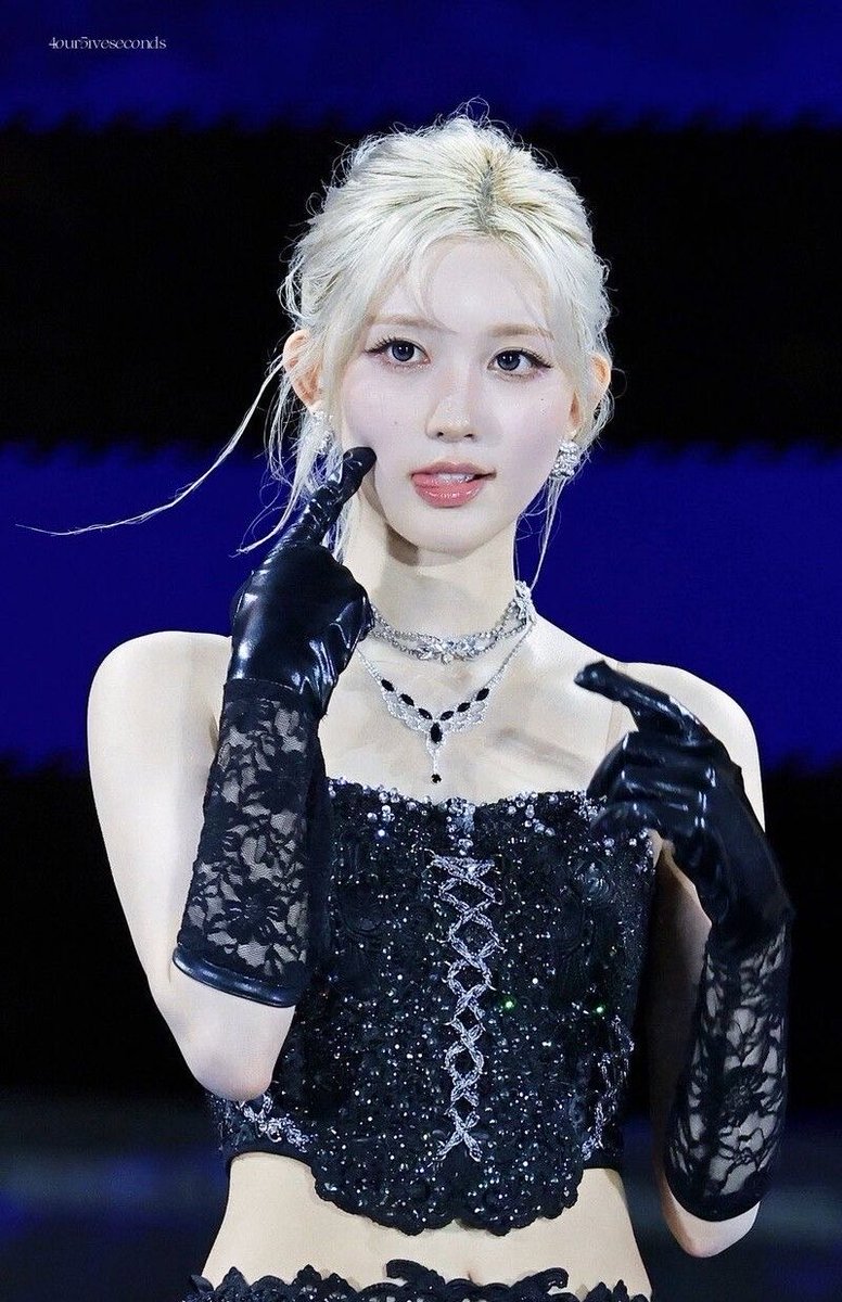 ningnyeongie's tweet photo. IVE’s styling for TMA 2025 was so amazing https://t.co/yY78KxRy0M
