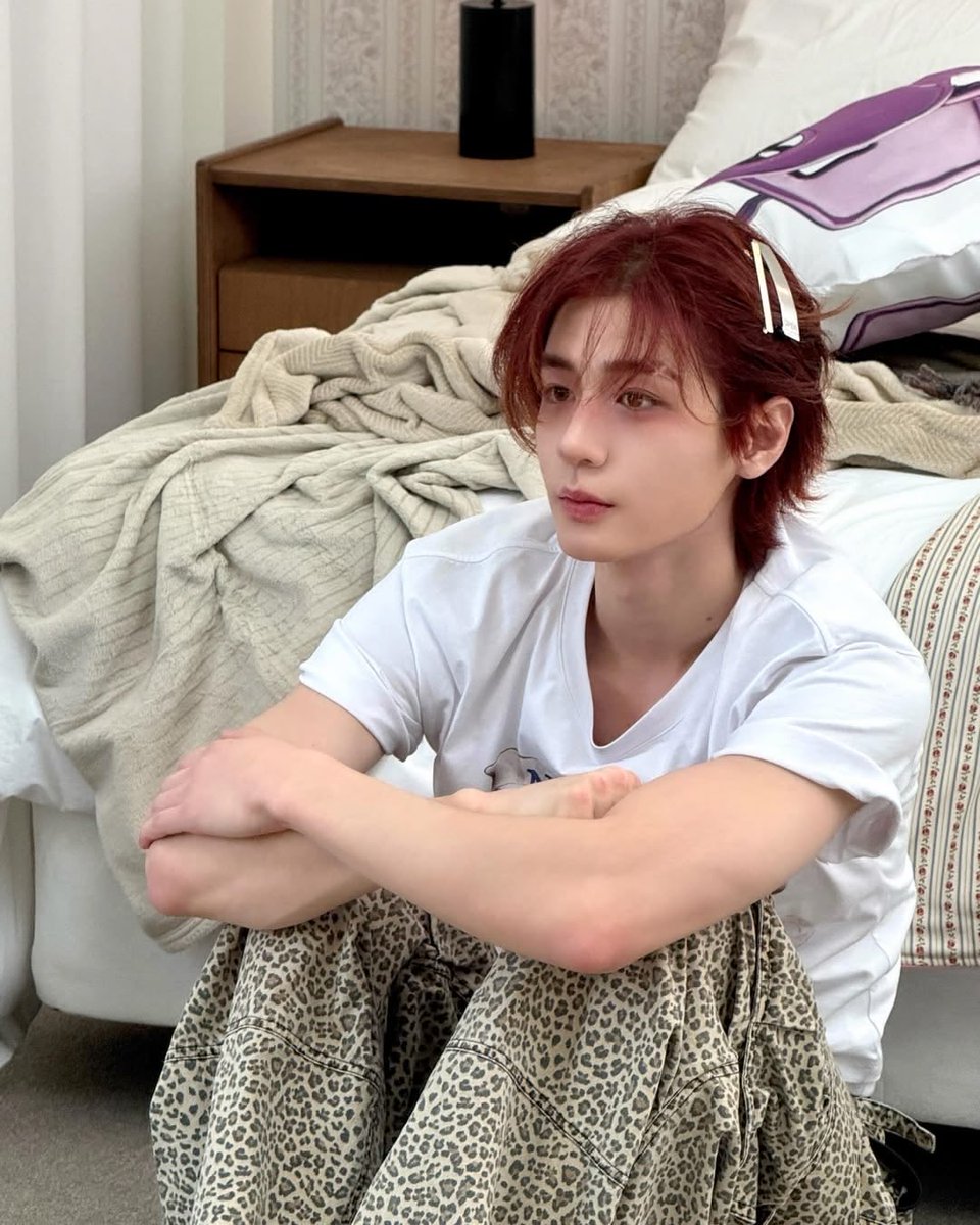 shinyuified's tweet photo. they have matching leopard pants too 🥹 i miss their interactions https://t.co/QnRx9zz6T0