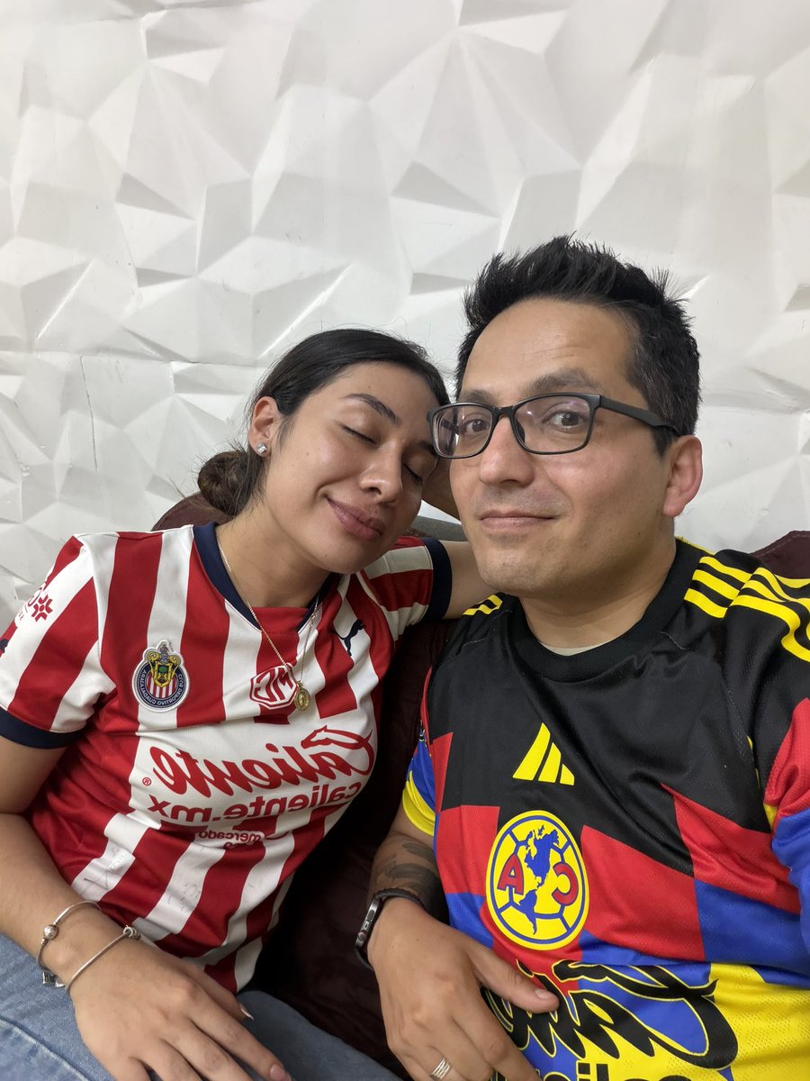 DamianX6's tweet photo. #Megafutbol Nos amamos pero hoy somos rivales, gana el #América https://t.co/wCXl8tTbyF