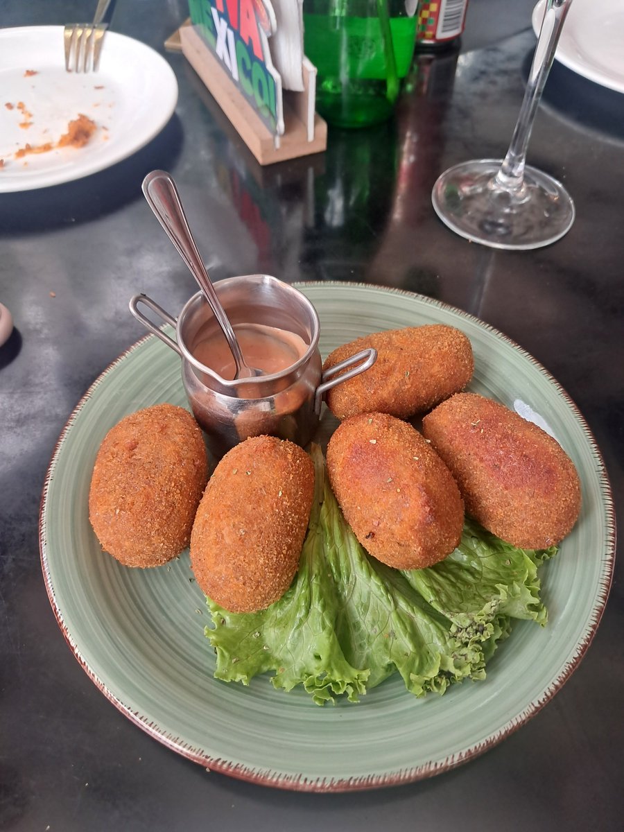 aleidacuba's tweet photo. México lindo y queridoooo.
-Pero buscando croquetas cubanas‼️
#YUYA, restaurante cubano en México.
#ParqueDeChapultepec
#BellasArtes 
@cubalondra gracias por tantos paseos maravillosos.
Te quiero.❤️
#VivaLaVida https://t.co/mxbmdbfdqJ