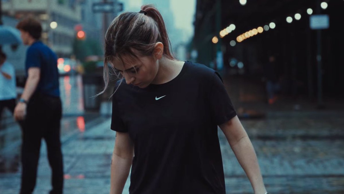 Adiagryn's tweet photo. Parece un anuncio de Nike, estas tomas de NY son verdadero cine 🚬🚬 #MasAllaDelRing #RiversElDocumental https://t.co/RqWu8QVSGZ