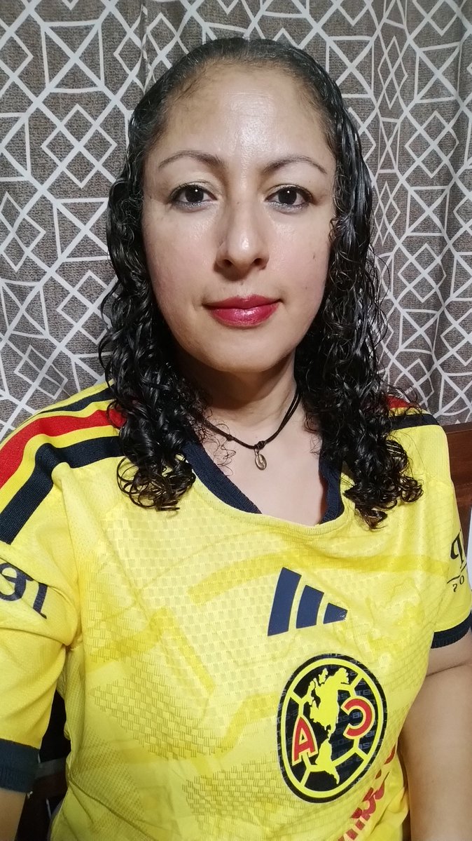 IsabelGuscanga's tweet photo. #MegaFutbol vamos América, aquí apoyando con todo https://t.co/wZEwIWCSbn