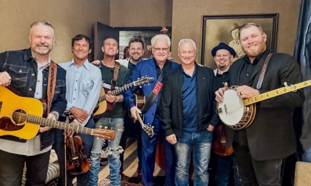 GarySinise04's tweet photo. What a great blessing to hang with Ricky and the gang last night at the Opry. So great to meet you all. What  great night. Great show! https://t.co/2Q1PCxDMyB