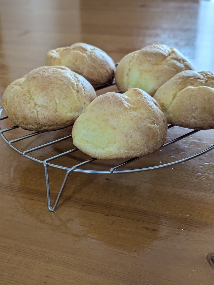 KaNaSa_Rebirth's tweet photo. でけた
もうちょっと膨らめばもっと美味しそうになりそう
実は作るの3回目で2回目よりは良くなってて嬉しい(右が2回目) https://t.co/LthLO1Jk9g