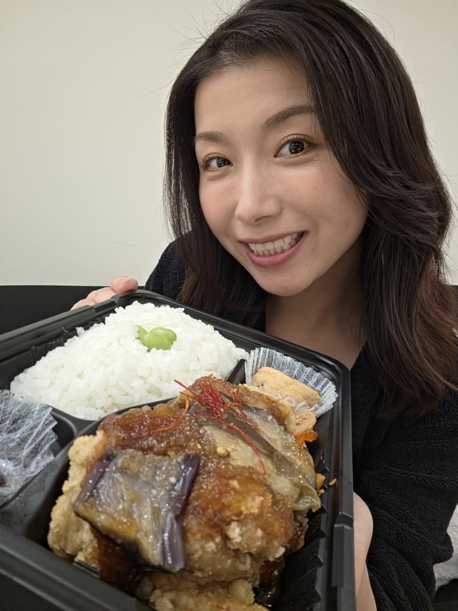 tsubaki_kato's tweet photo. お昼だよ！ナスみぞれ唐揚げ！！ https://t.co/Ylg25BckJf