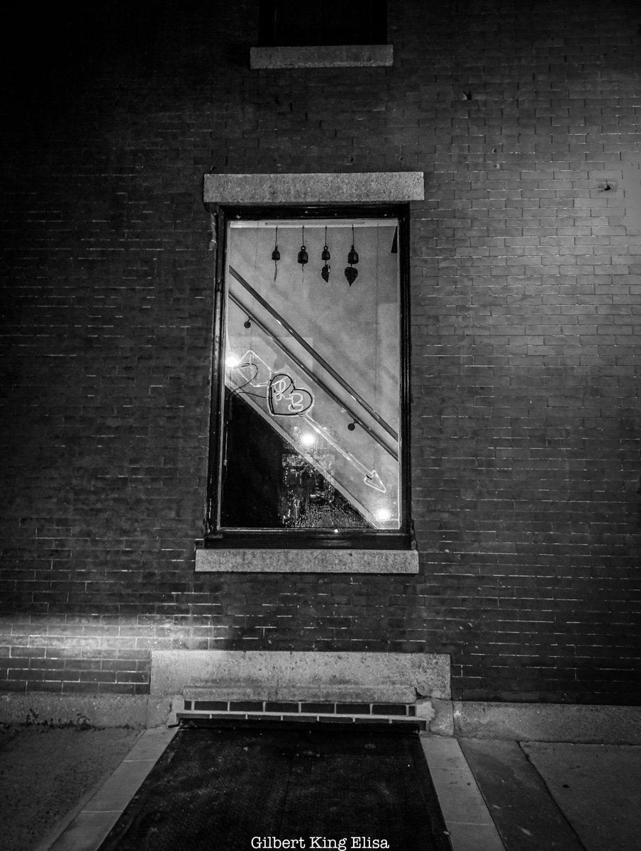 GilbertKElisa's tweet photo. #GilbertKingElisa #art #blackandwhite #bnw #philly #dimension #travelphotography #night #NightPhotography #blackandwhitephotography #photography #bnw #urbanphotography #streetphotography #monochrome https://t.co/v8Ba5h9Wpv