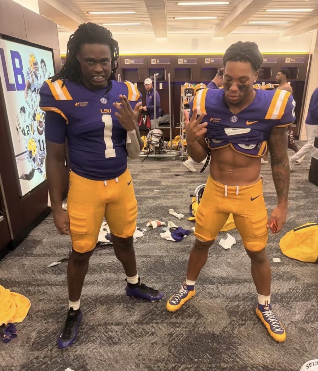 FSP_4's tweet photo. 3 combined solo tackles here. BUMS!!!

RUN ME MY MONEY @hoodiiewill https://t.co/7W9bw6O79n