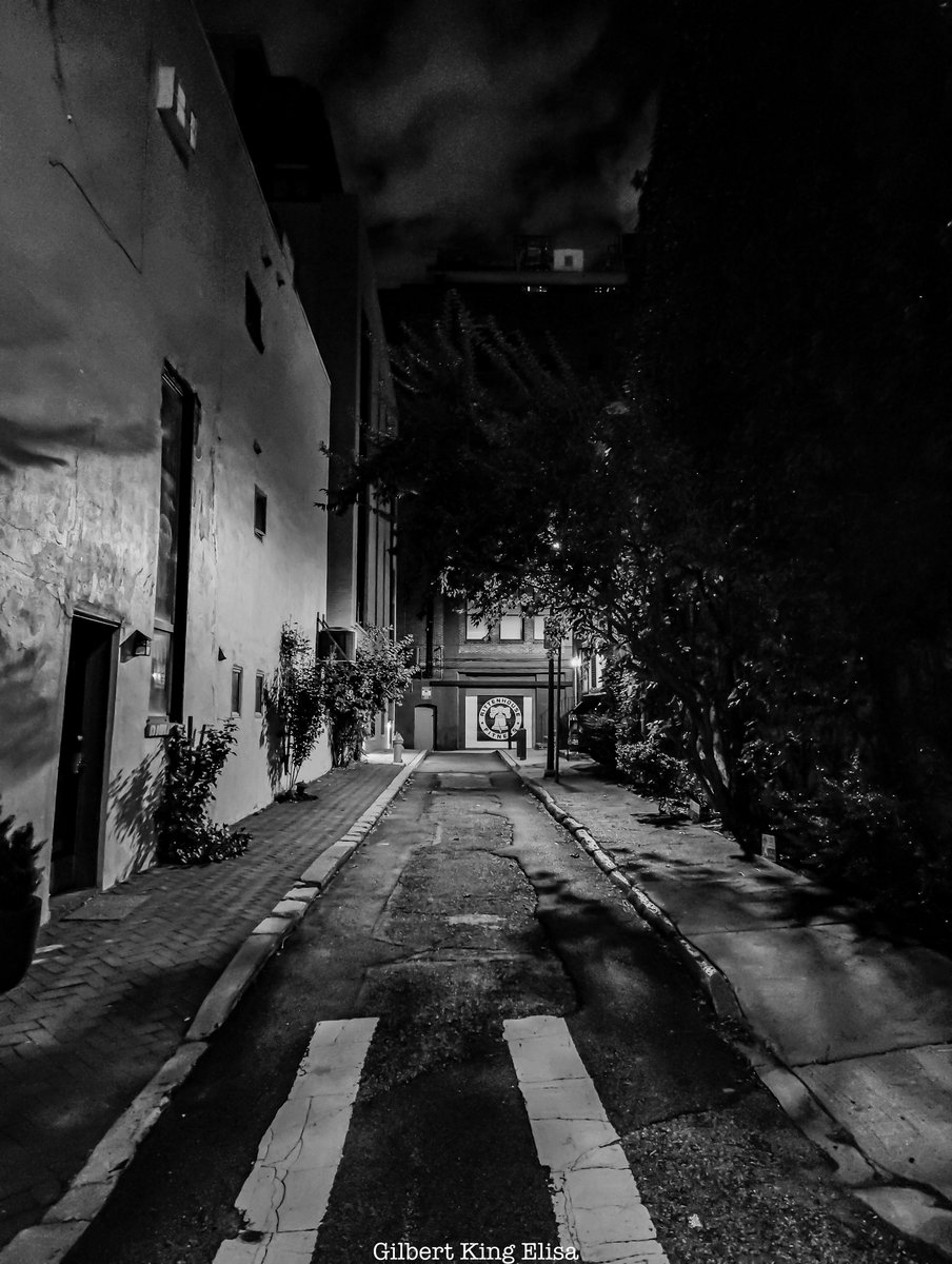 GilbertKElisa's tweet photo. #GilbertKingElisa #art #blackandwhite #bnw #philly #dimension #travelphotography #night #NightPhotography #blackandwhitephotography #photography #bnw #urbanphotography #streetphotography #monochrome https://t.co/SL0K3m8xct