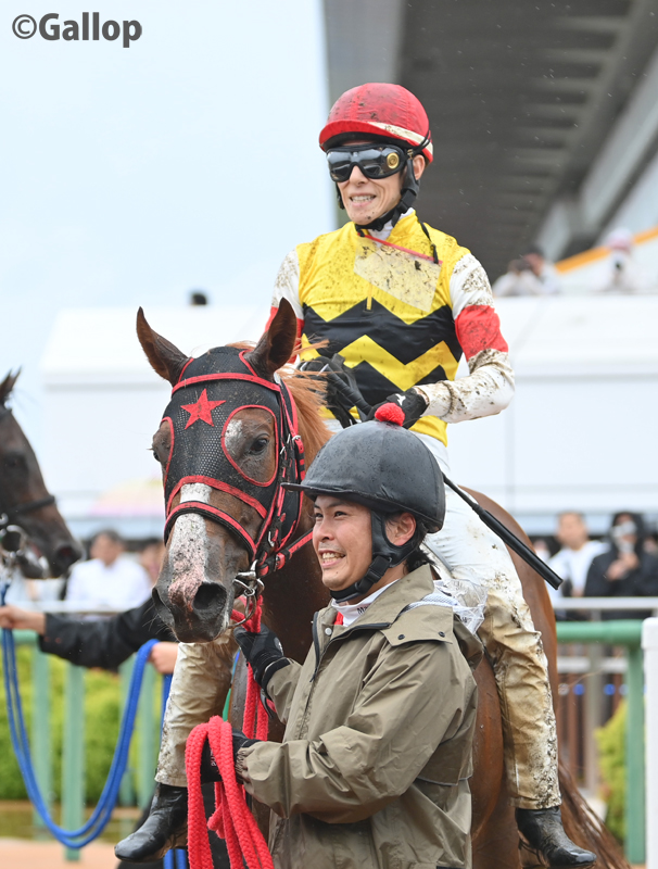 gallop_keiba's tweet photo. 中山5R、芝1600mの新馬戦は2番人気 #ラプチュラス が勝利！
父エフフォーリア。 https://t.co/Zw6L3TLqLH