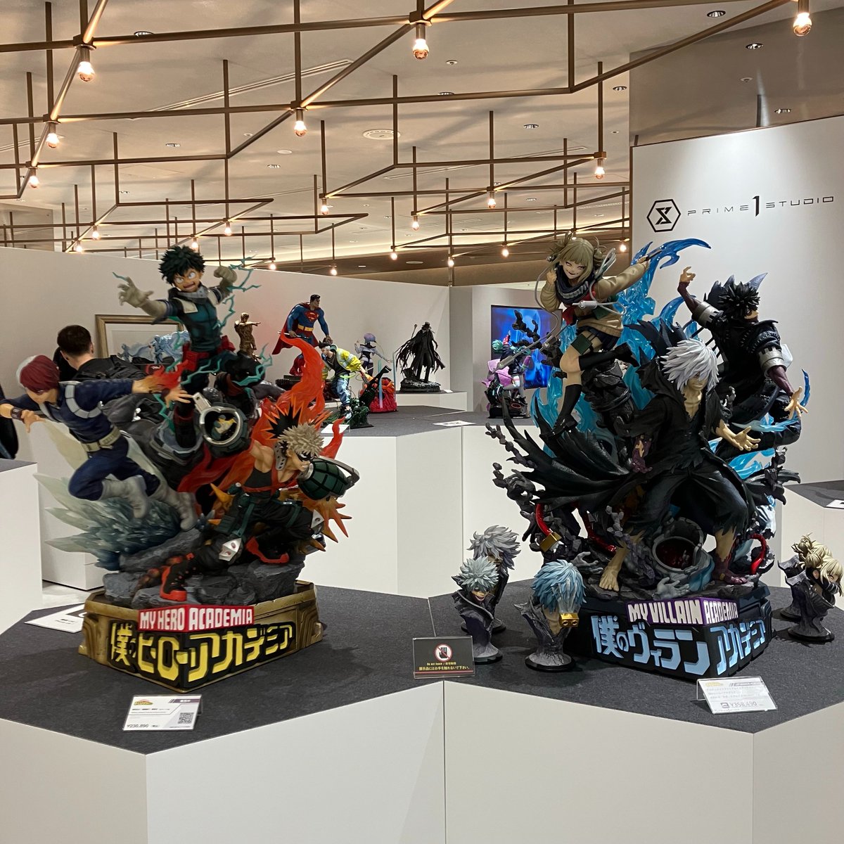 Nextlevel_Tokyo's tweet photo. 正義を貫くヒーローか、それとも信念を抱くヴィランか。
『僕のヒーローアカデミア』を
象徴するキャラクターたちを、迫力あるスタチューで展示中👀

この正義と悪を並べて展示するのは
ショップやイベント含め初となります👏

有楽町マルイ７Fにて、
皆様のご来店お待ちしております✨

#ヒロアカ #僕のヒーローアカデミア
#P1S_GS