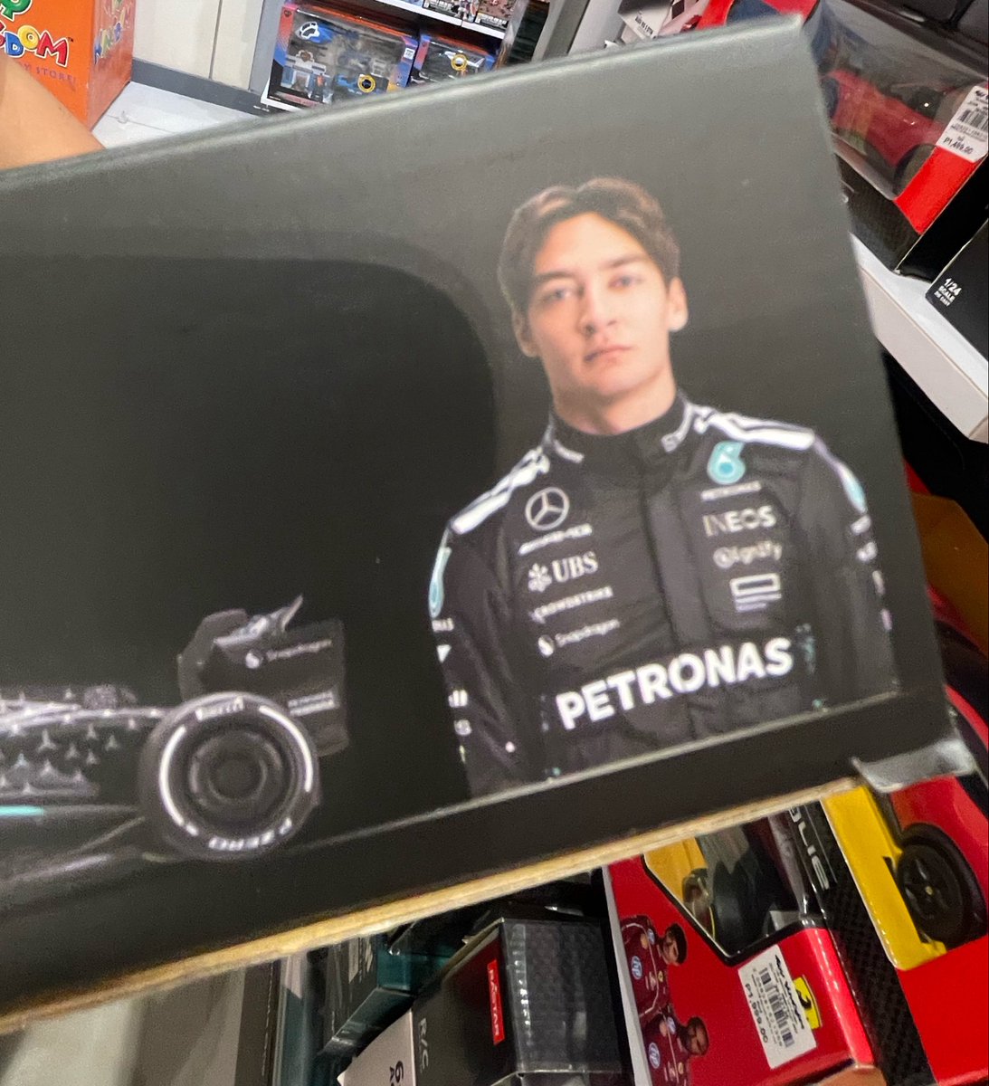 63_reasons's tweet photo. i want this omg dyk how rare it is to find russell in the wild 😭😭😭 https://t.co/mkgJ8oXjxS