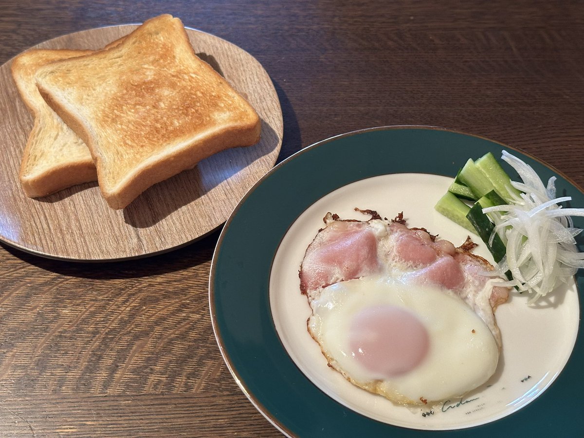 Nelson_lunch's tweet photo. ネルソン・ランチ
（ハムエッグとサラダとトースト） https://t.co/XyqDxxtWCr