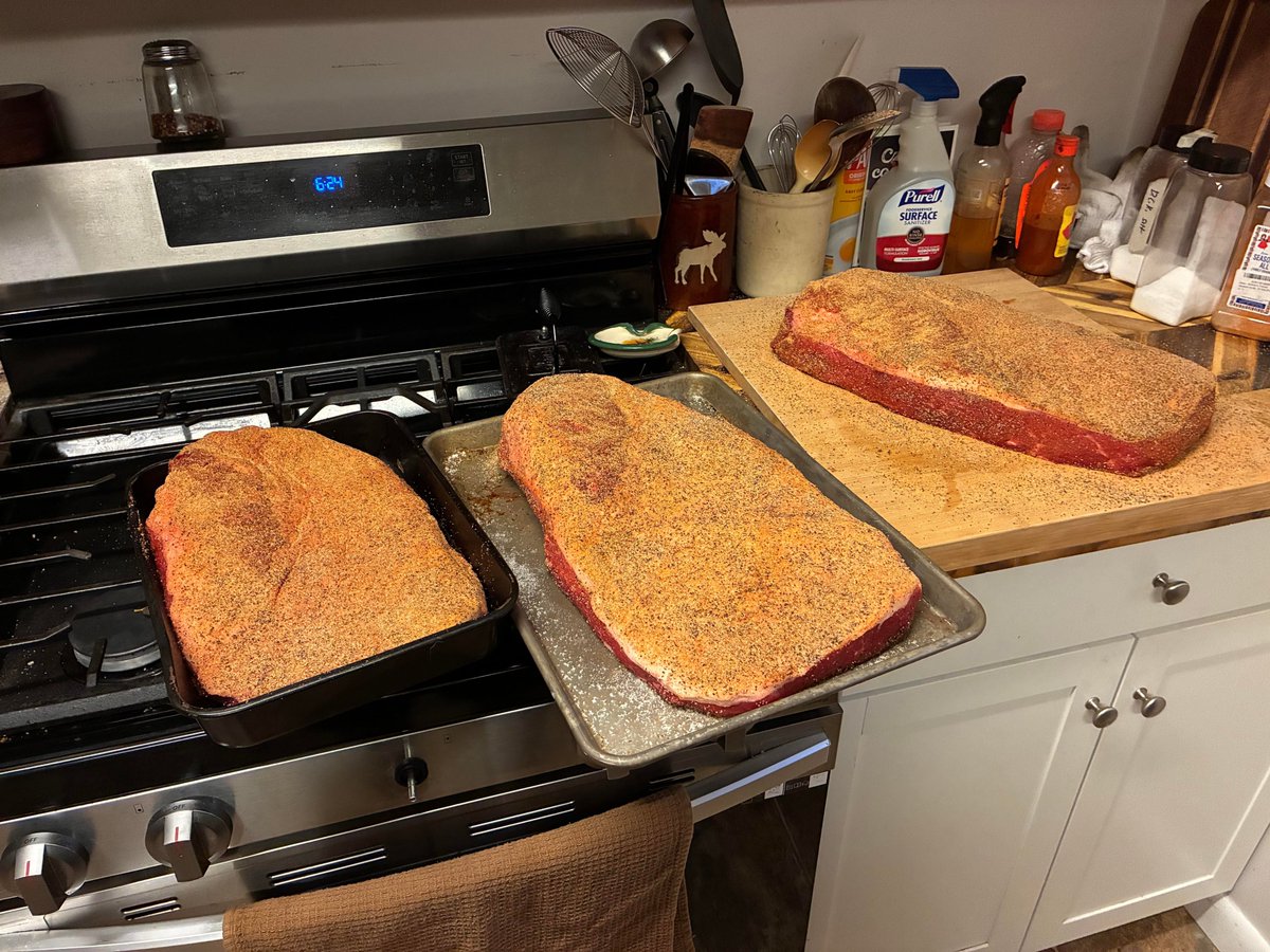 negscottt's tweet photo. Loaded her up today! Three briskets and some pork steaks, all turned out well https://t.co/7JH36gRxXB