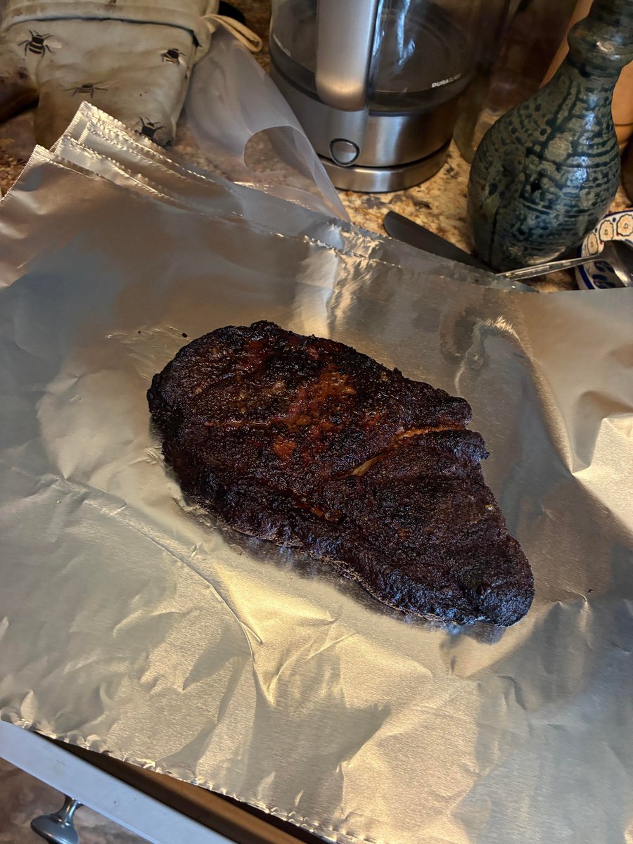 negscottt's tweet photo. Loaded her up today! Three briskets and some pork steaks, all turned out well https://t.co/7JH36gRxXB