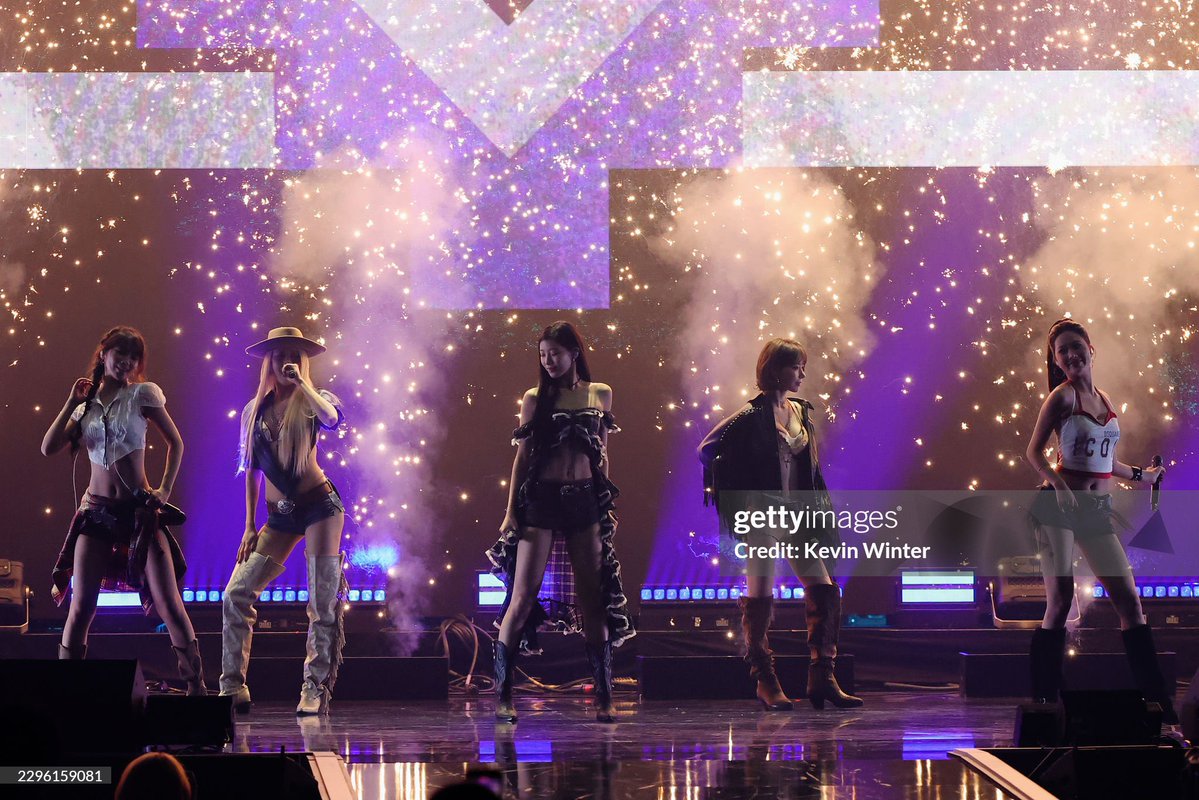 finnqpx's tweet photo. THESE GETTY IMAGES ARE SUCH A GAGGG https://t.co/mHxPiyCgVj