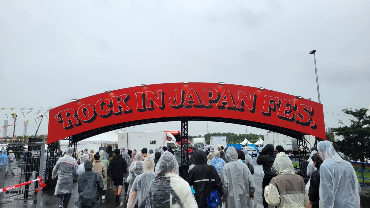 20Withyou's tweet photo. 来たぜロッキン！
NiziUがいてくれれば雨も悪くないって思える
NiziUに感謝🍀
#RIJF2026 #ロッキン #NiziU https://t.co/qitXESxNKi