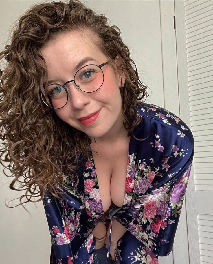EricaServep0's tweet photo. Just a little reminder that I can be your favorite distraction. 😉 https://t.co/pe86sjaU2I
