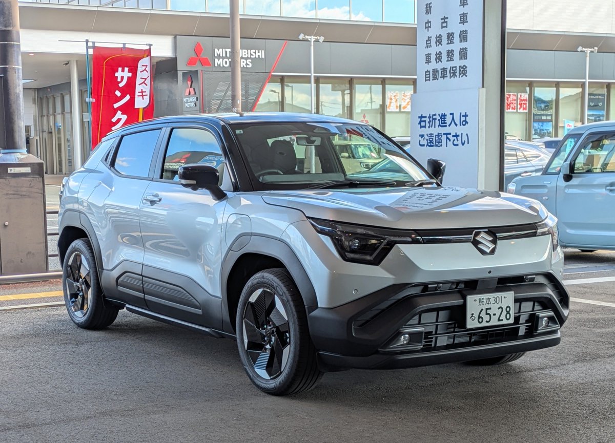 n700_yk's tweet photo. 母親の実家車買い替え商談に同行していつものスズキアリーナへ
��類関係の手続き中にeビターラを試乗させていただきました。
ス〜っと加速していきました😳 https://t.co/aIJgqspOHD