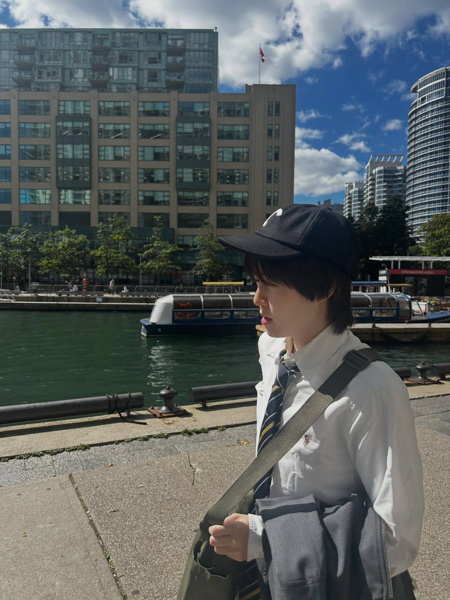 otackgu's tweet photo. 와 심은경 씨 토론토 사진 너무 좋아서 울음남...
스타일 언젠가 따라하고픔.
넥타이에 캡모자가 의외로 귀엽네. https://t.co/gfCY9w3Io4