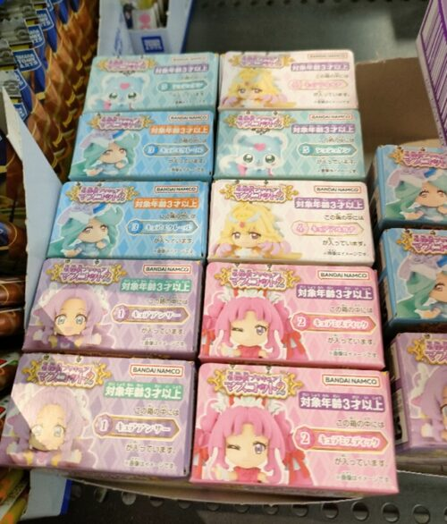 shimapatobu's tweet photo. 名探偵プリキュア！マスコット2（たんプリ）取扱い店はどこ？コンビニは？配列や再販売まとめ！フラゲは？イオン、ローソンも！全5種類！選んで購入可能！

https://t.co/JFfnVojhRs

イオンではフライングで9月20日より販売開始していました！

#食玩　#名探偵プリキュア　#たんプリ

9月21日（月） 発売

1セット10個入りで、以下のセット内容になっていました。

1．キュアアンサー　×2個
2．キュアミスティック　×2個
3．キュアエクレール　×2個
4．キュアアルカナ　×2個
5．シュシュタン　×2個