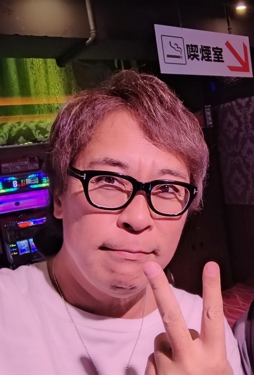 kazuAznable's tweet photo. たまたまパチ屋の前をとおったら塾長さんが来店してて話しかけたらジュースご馳走になった。イメージどおりの人で感激しました。 https://t.co/40enRaI7yM