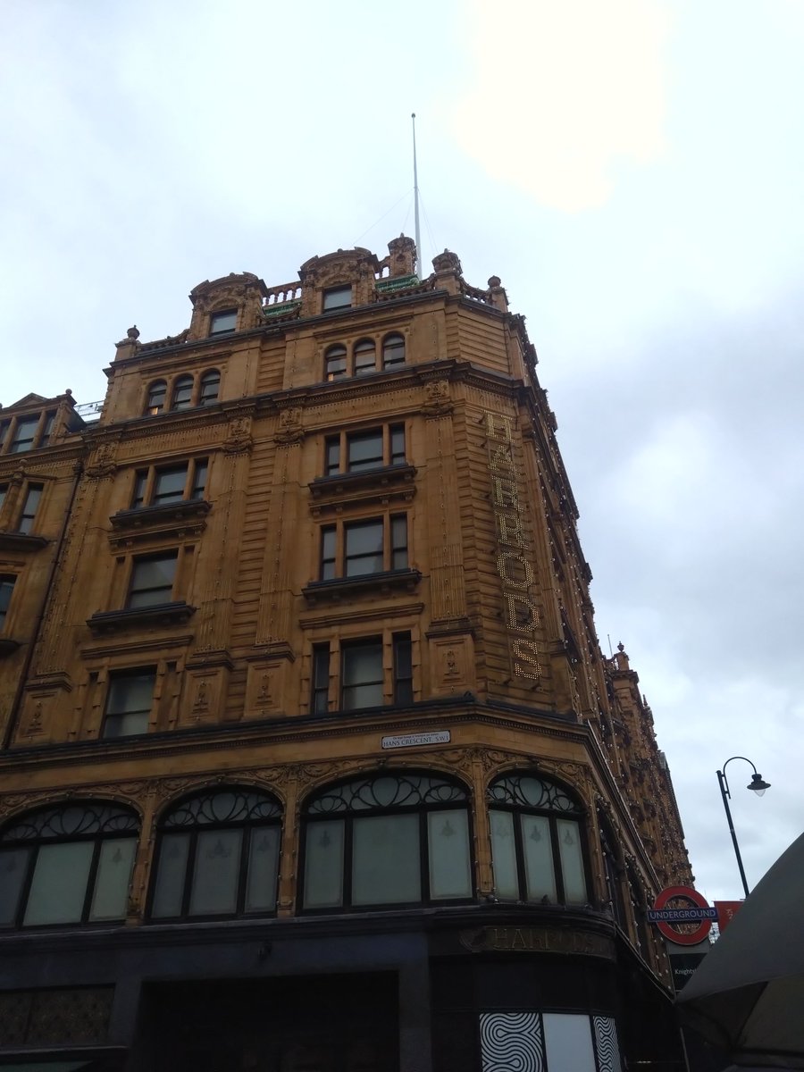 drraigcoen's tweet photo. 昨日は行動初日なので詰め込んだ結果、やりすぎた。大英博物館→フォートナム&amp;メイソン→ハロッズ https://t.co/qRhAtwybuN