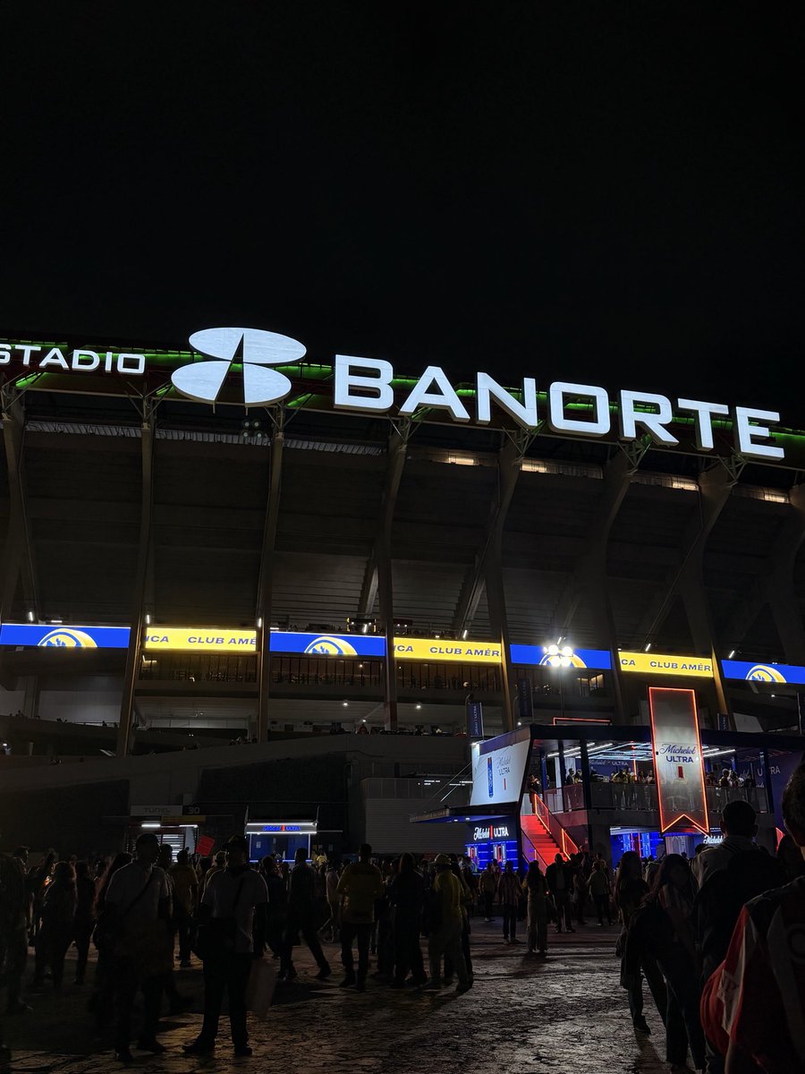 MarianCadena_'s tweet photo. ¡Grande y tricampeón solo el @ClubAmerica! 🦅🇲🇽 https://t.co/6qhrJBOTpg