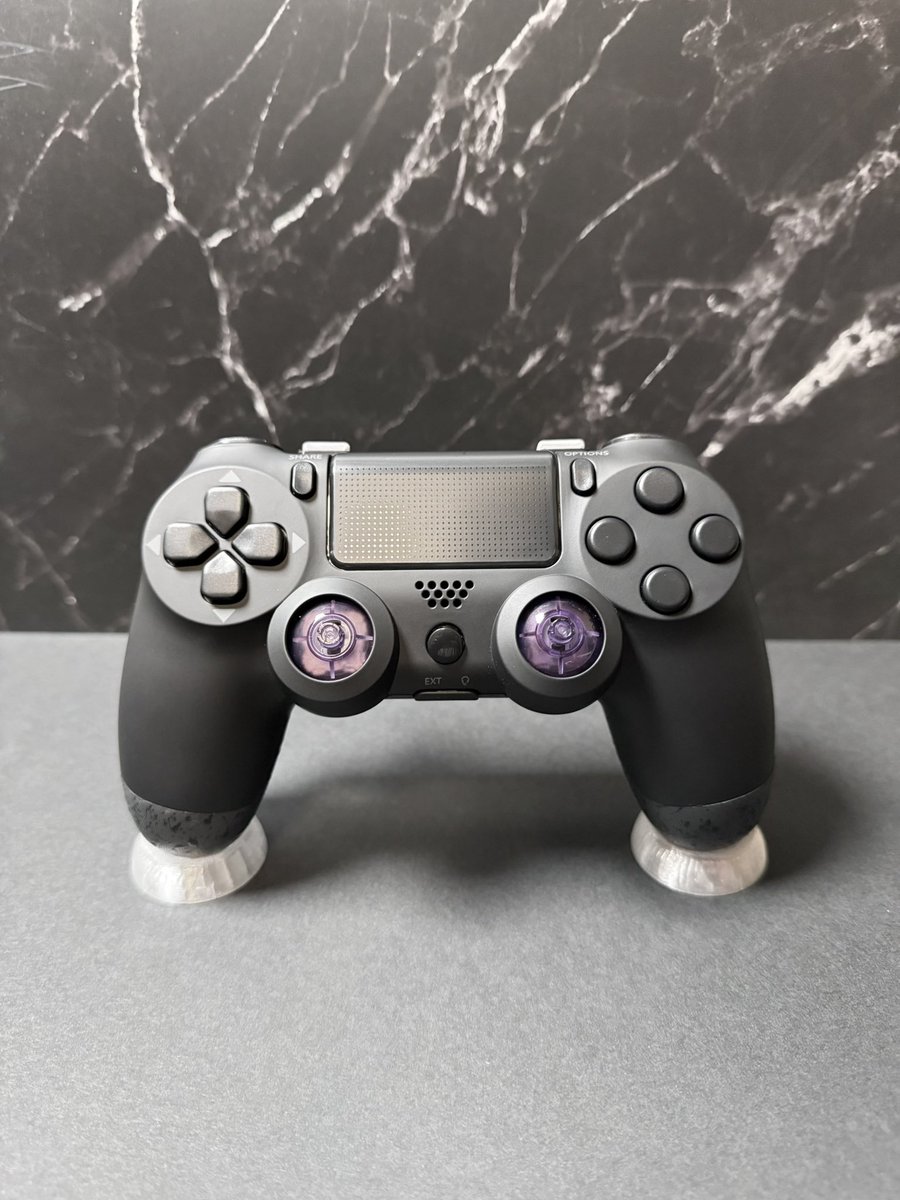 WalleCustoms's tweet photo. NGL I almost kept this one. @xSwishah @Rilol_8 

Suiovoi 8K

Full blackout mode 

- Black splattered grip back shell
- Black soft touch front shell
- JS13 Pros
- Leadjoy no 1 stick caps
- WalleCustom bumper kit
- Full clicky
- Hair triggers https://t.co/GSnt3Xlu89