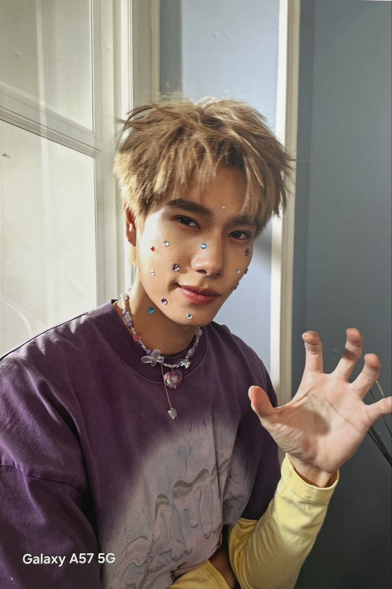 _winnietheCAT's tweet photo. Thank you Samsung for this Phuwin 😭🤏🏻✨🎀💕🫶🐱
#phuwintang https://t.co/WVw4YdFJRA