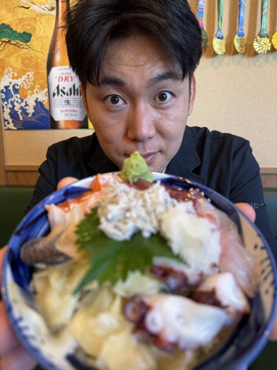 O_yenshitaimon's tweet photo. 志ら門さんのお父様、
大変申し訳ありません🙇‍♂️

せっかくの北海道
食もたっぷり楽しで頂きました🍣✨
後日まとめた動画をアップします！！ https://t.co/Af4OmwriaR
