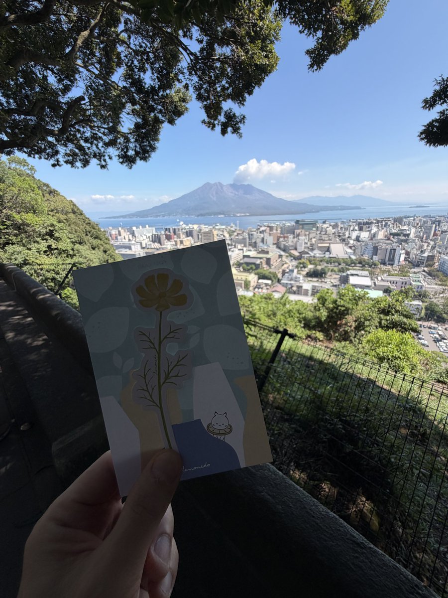 nabejinabeji's tweet photo. 慣れないことするもんじゃないね
暗くて失敗

#鹿児島
#桜島
#bouquet
#上白石萌音 さん

雄大で迫力満点の眺めでした
ここで育ったんだよなー、萌音さん https://t.co/xZhiqNTgXO