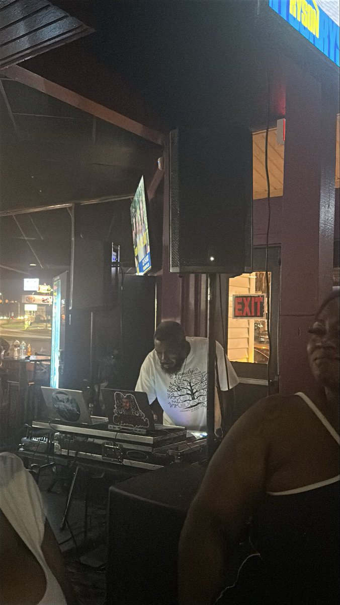 Judaishaa's tweet photo. The dj has on a family reunion T-shirt.. he’s about to COOK https://t.co/CLltcE61Lc