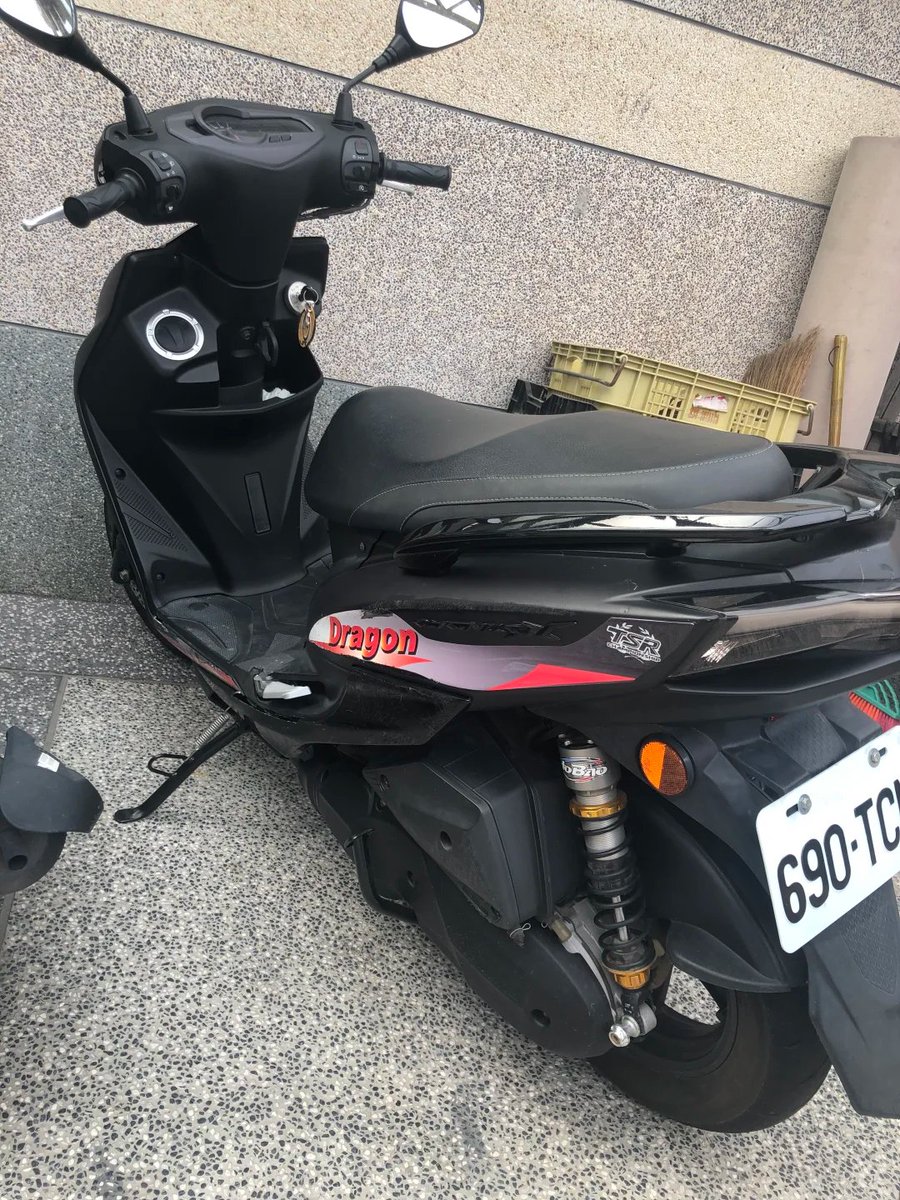 czhkjynw's tweet photo. この車を知っているのは、みんな70〜80年代生まれの人たちでしょうね。 https://t.co/wAh7PuoglE