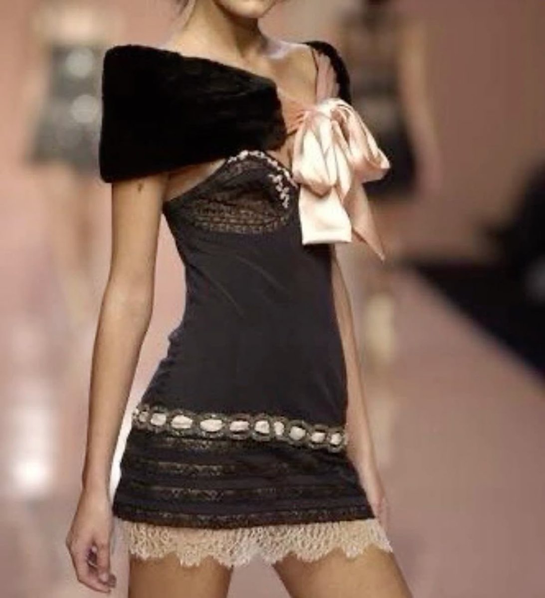 luchikdoll's tweet photo. blumarine spring 2004 https://t.co/42JOgtjC7E