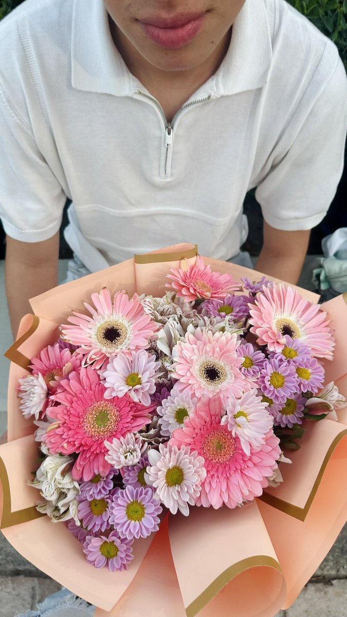 lrttzz's tweet photo. blessed flowers https://t.co/SRn7UArkXO