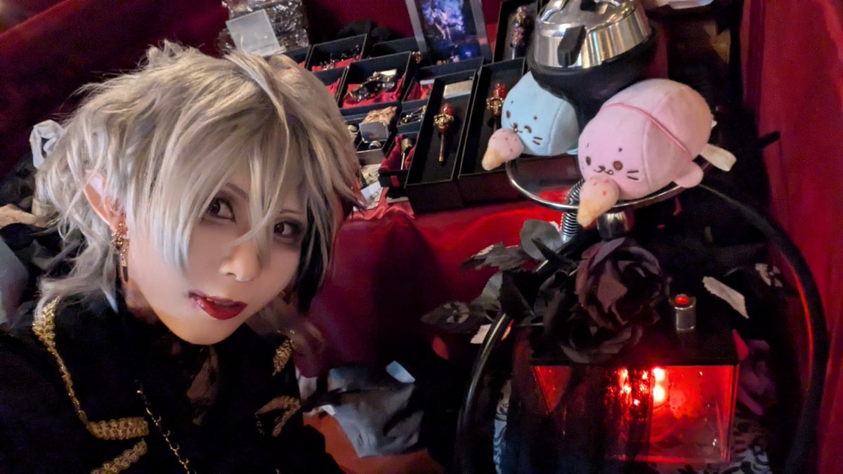 AkakiNoan_cos's tweet photo. 2日目！お待ちしてます🌹
#ヴァンパイアダークマーケット https://t.co/FQD8S7c8Gp