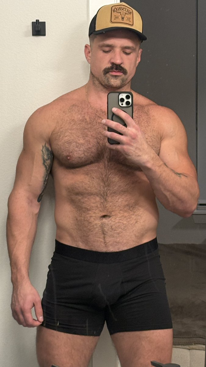 AlexMSparrow's tweet photo. Chill weekend in underwear https://t.co/hUrhSUAnAM