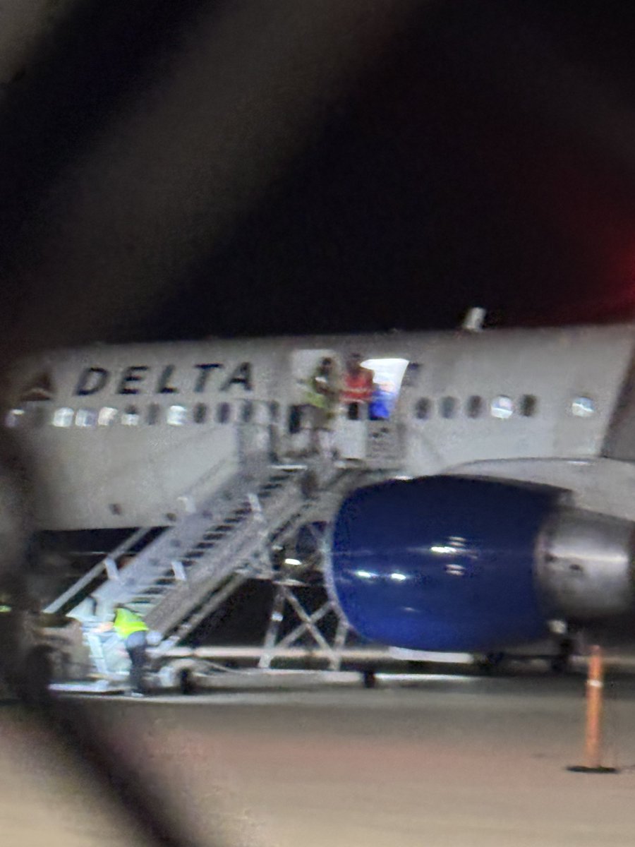 ComeSeeAboutIt's tweet photo. @UKFootball @CoachWillStein @AlexAfari8 @AddisonNasir @MartelsJr @breaux_ahmad and @geauxbreauxxmom Miss Reed Sheppard and I were screaming for you at the fence when you got off the plane in Lex. Hope you know how proud we all are of you. #WeAreUK #SteinTime #BBN https://t.co/EmaT2rRRnn