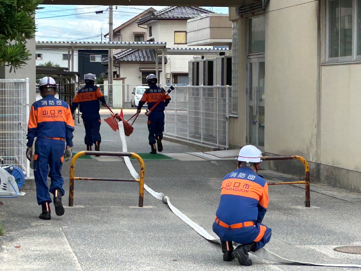 y_ohtoshi's tweet photo. 今日､山口市消防団 鴻南方面隊 大歳分団の自主訓練が大歳小学校でありました🚒
日頃から､こうして訓練をされ､いざという時に備えておられます🧑‍🚒
頼りになる大歳分団の皆さん､いつも地域住民のために､ありがとうございます☺️健康に気をつけて､頑張ってください❗️
#大歳 #消防団 #大歳分団 #訓練 https://t.co/orMagEEgOR