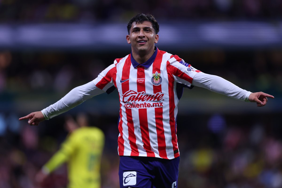 Chivas's tweet photo. Dos partidos consecutivos anotando ⚽️⚽️

Qué jugador, 'Cotorro' 🦜 https://t.co/NY7Z4nYwU9