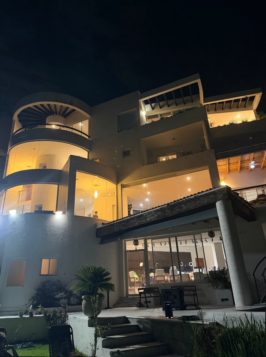 mad_happy_1's tweet photo. tiene su encanto la dedsafio house de noche https://t.co/Wc5G94JHpR