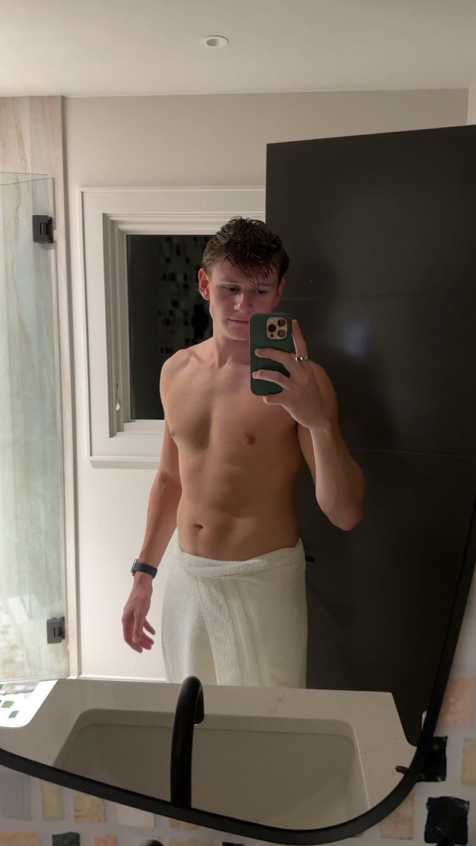 jb20013's tweet photo. Streets are saying I’m fat https://t.co/dSIqhbZKm1