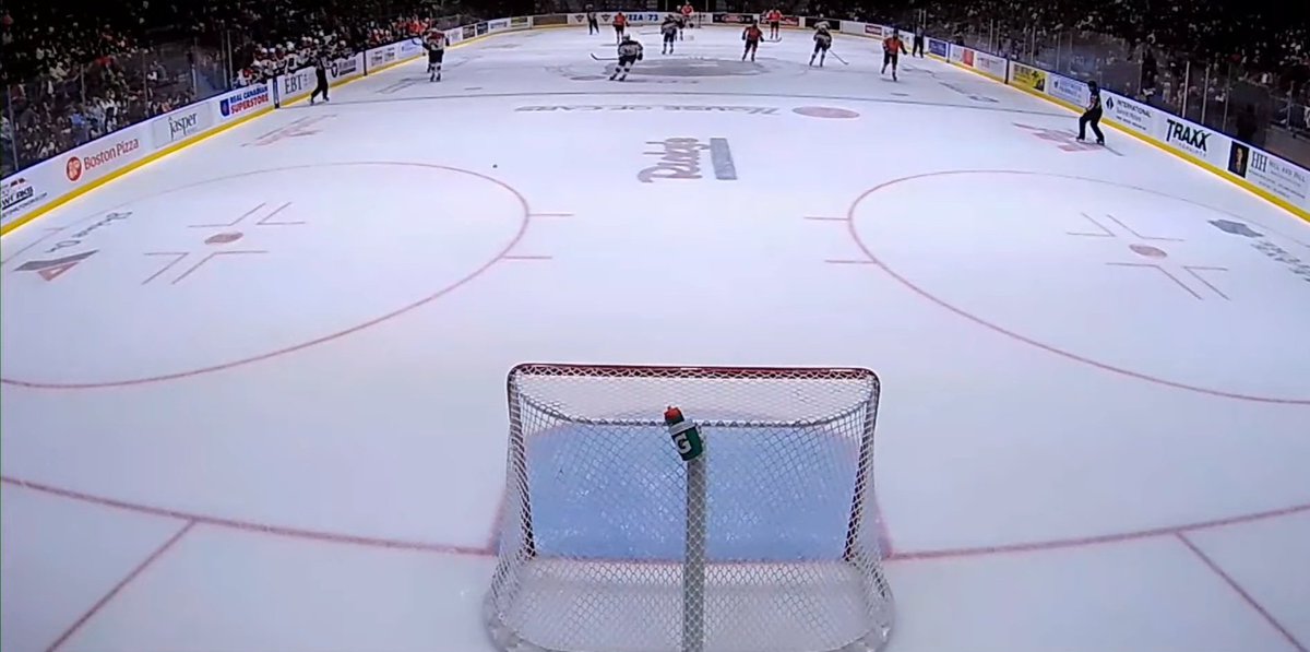 DeportesHoyCA's tweet photo. #WHL 🏒 
Luke Cozens, ex jugador de @WHLHurricanes y ahora con @tigershockey anotó un hat trick (3 goles) para darle el triunfo a Medicine Hat sobre Lethbridge por 5-1.
Esta es la segunda victoria tras ganar el primer juego ayer en Lethbridge
#WHLCanes #MyWHL #CaneTrain
@TheWHL https://t.co/82jv6NdWb8