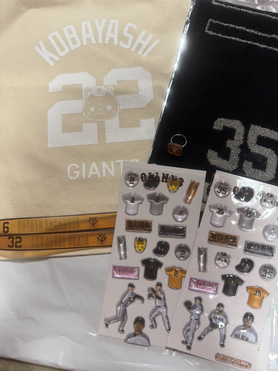 55__giants__m's tweet photo. ジャイアンツ　オータムくじ　交換
(譲)
4等トート　22小林
5等タオル　35泉口☆
7等シール　2吉川　35泉口☆
8等バンド　6坂本☆　32浦田☆
9等リング　2吉川☆

(求)
24大城　異種検討🙆‍♀️
☆→買取可

9/20.27.10/3現地or郵送にて交換可能です！条件の合う方リプください🥲 https://t.co/mYI5jk3cw0