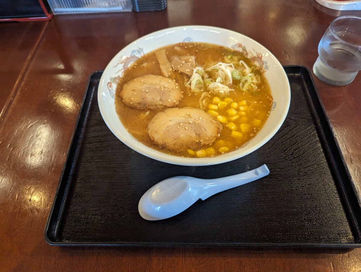 sudako181's tweet photo. 今日のお昼は山の方にある温泉施設の食堂の味噌ラーメン。こんな所まで来てまたラーメン食べてんのかYoって言われそうだ…何の変哲もない普通の味噌ラーメンだしねw

そして風呂の後にはコーヒー牛乳で木鞠♫ https://t.co/URO72DZI3v