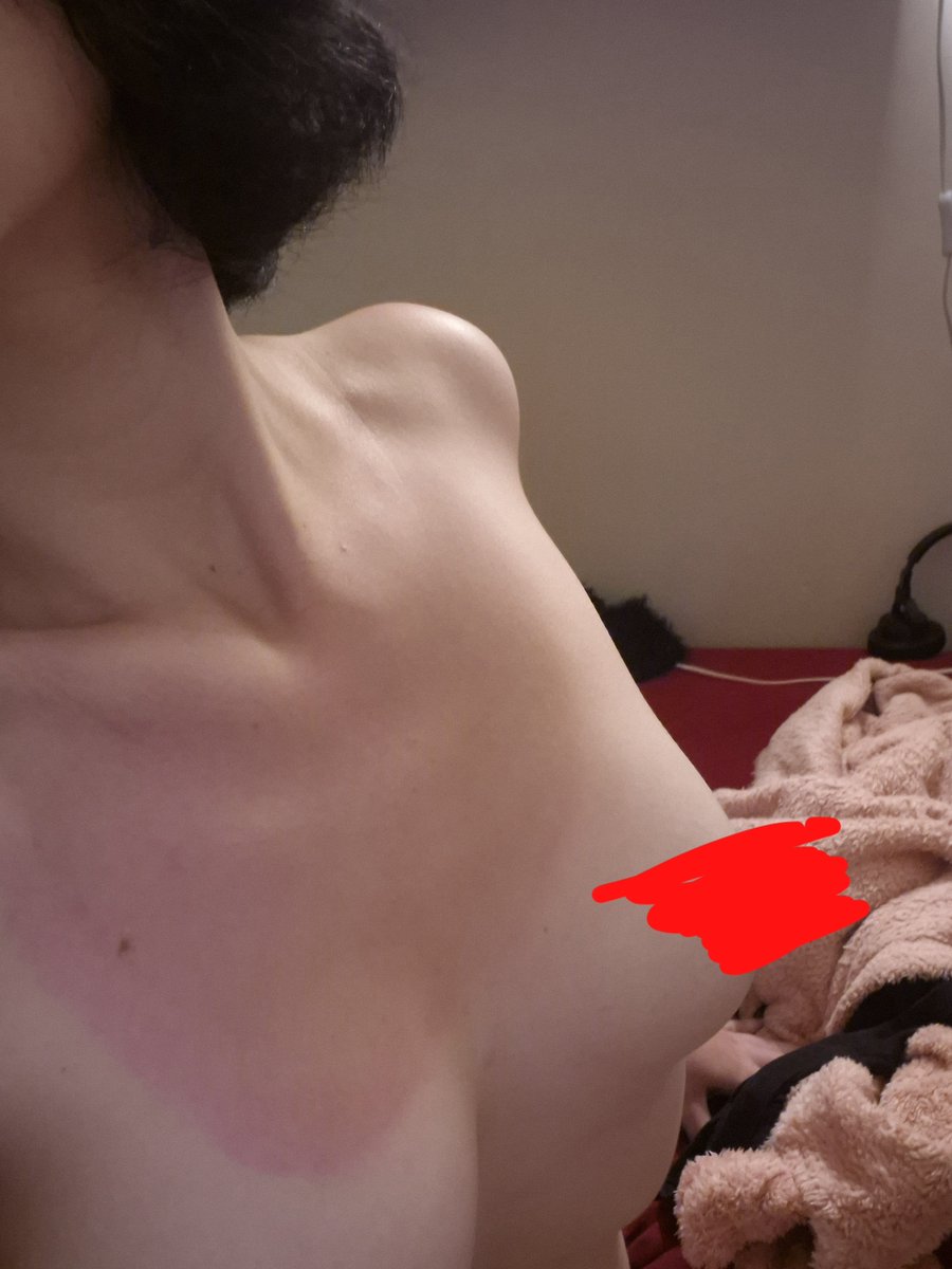 chibichewing's tweet photo. Are my chest bones *starting* to show or am i tripping? https://t.co/MCH0XhvibK