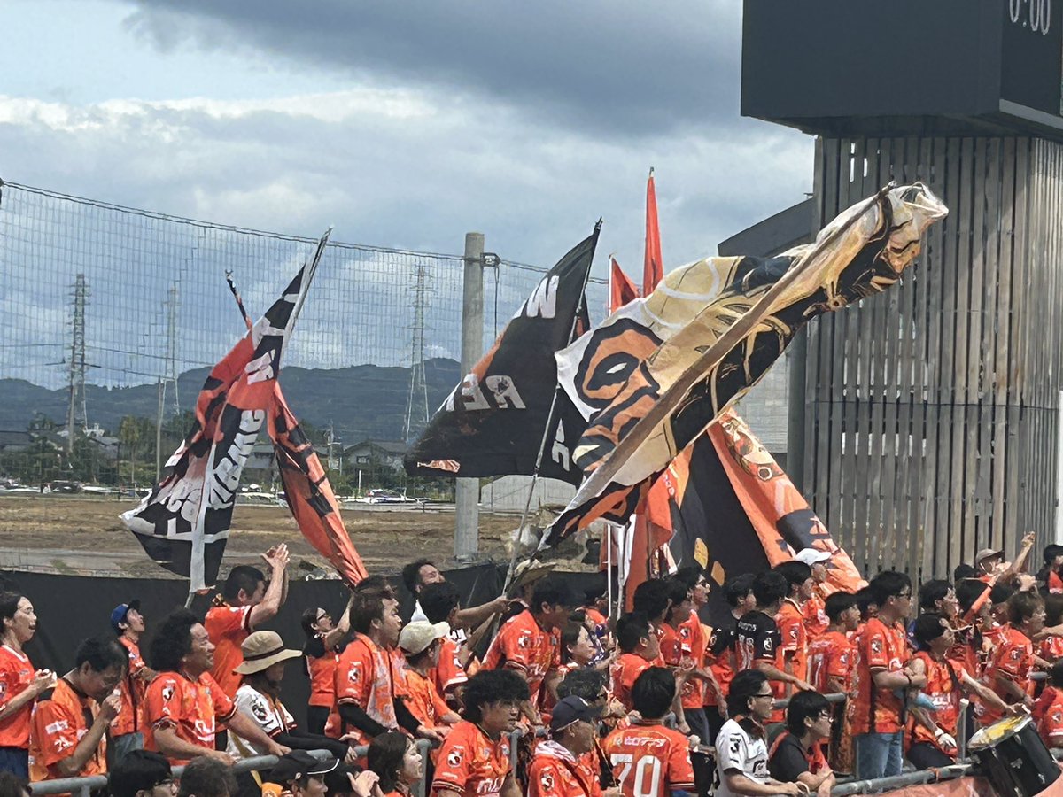 bamboorenofa's tweet photo. たくさんのレノサポが金沢に応援に来てます！
頑張れ！山口！

#renofa
#トクヤマ https://t.co/7nFBWRRiSE