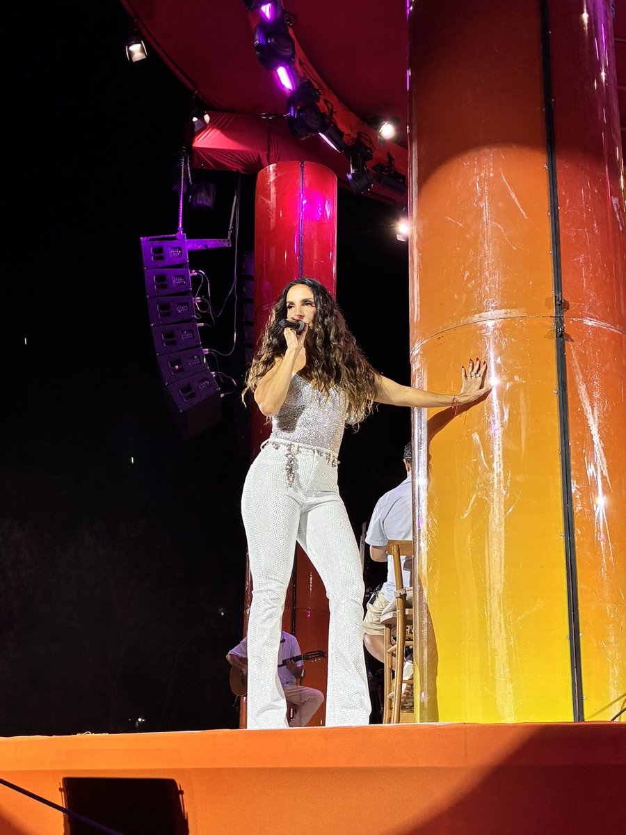 osangatrouxa's tweet photo. SIMPLESMENTE APAIXONADO NESSES REGISTROS QUE FIZ DA IVETE https://t.co/LeQsO7W3Wc